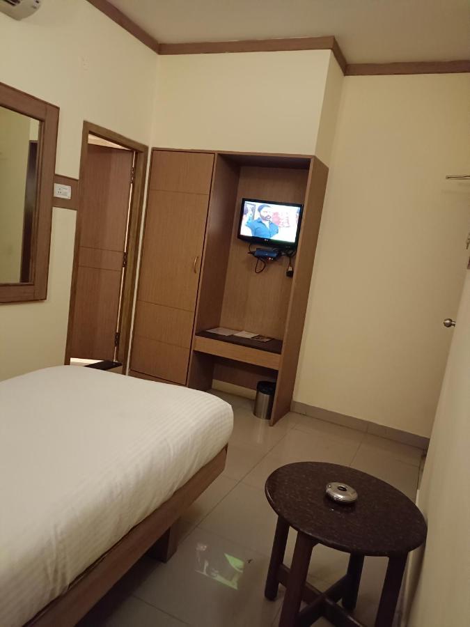 Hotel A P Coimbatore Bagian luar foto