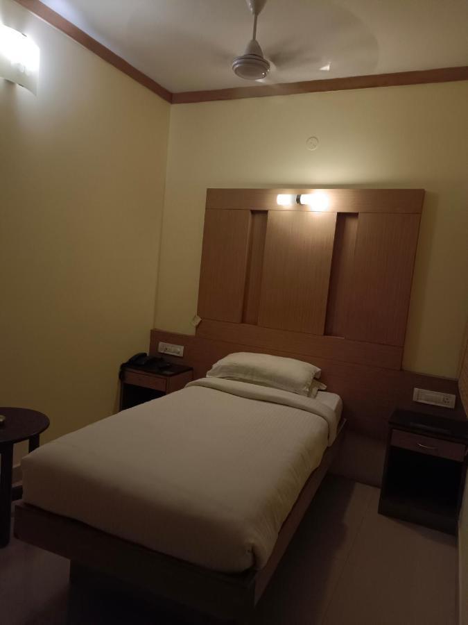 Hotel A P Coimbatore Bagian luar foto