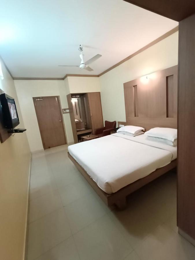 Hotel A P Coimbatore Bagian luar foto