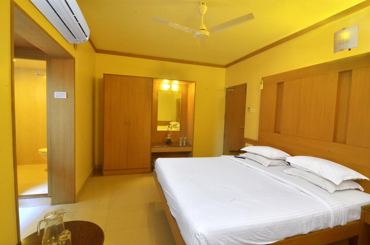 Hotel A P Coimbatore Bagian luar foto